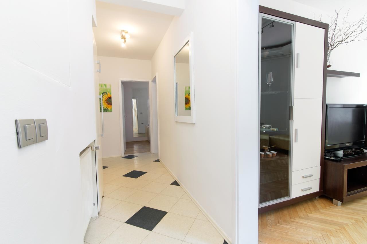 Apartments Vega Ljubljana Phòng bức ảnh